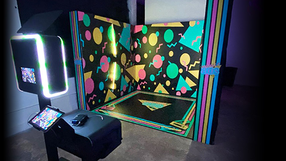 80's themed custom photo box enclosure in orlando florida